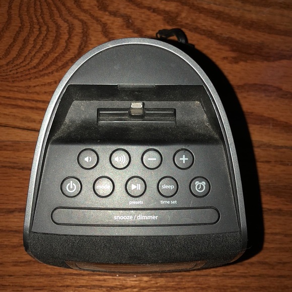 iHome - Picture 2 of 4